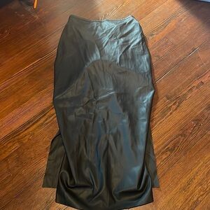 Aida Women’s Black Pleather Skirt with Zipper Size 4